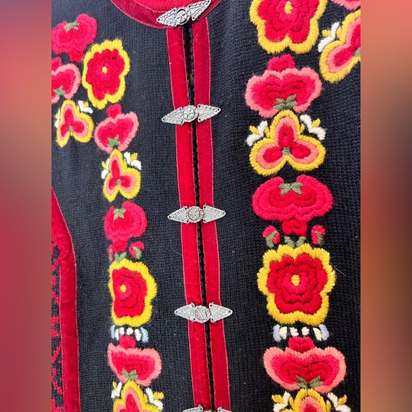 Vintage Vrikke Wool Floral Sweater Vest, Size Small - Picture 2 of 8